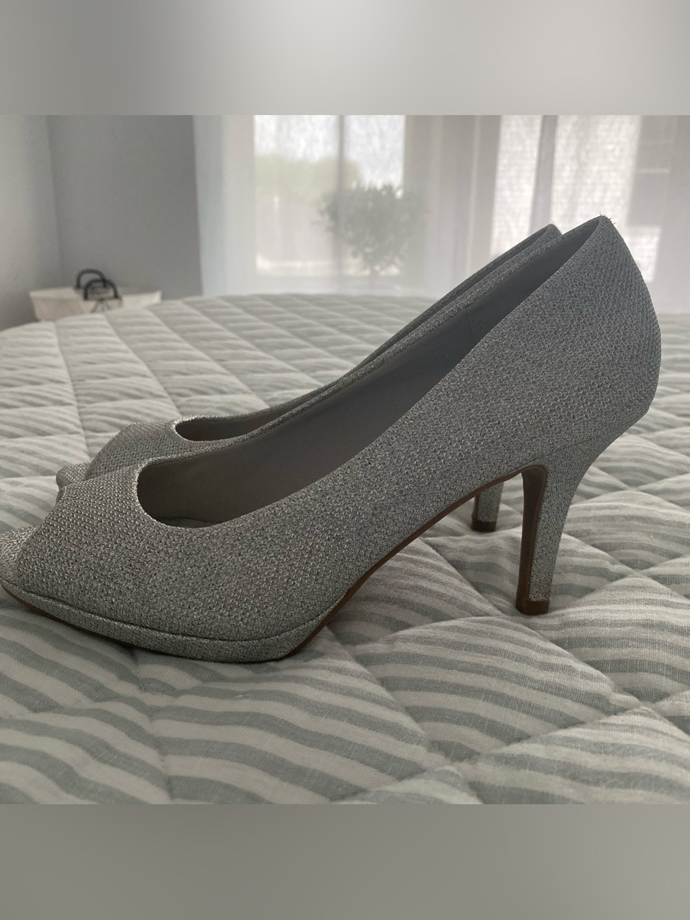 DREAM PAIRS Silver Sparkly Peep-Toe Pumps Size 9.5